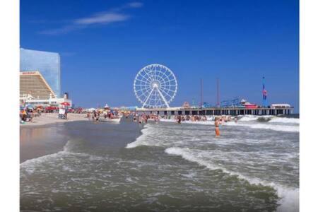 אטלנטיק סיטי 2Br 3Ba Ocean Front Condo On The Boardwalk Cozysuites מראה חיצוני תמונה